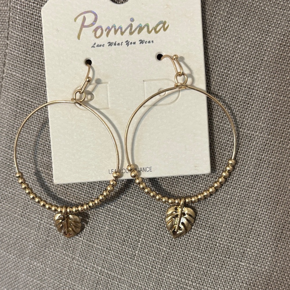 🍃Pomina Gold Monstera Leaf Hoop Earrings with Beaded Detail 🍃